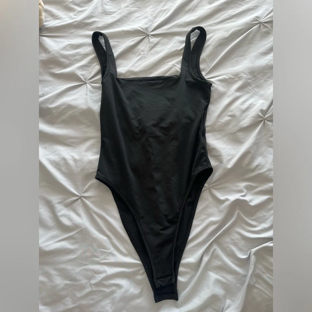 SHEIN black solid square neck tank bodysuit size 2(xs) - Picture 5 of 6